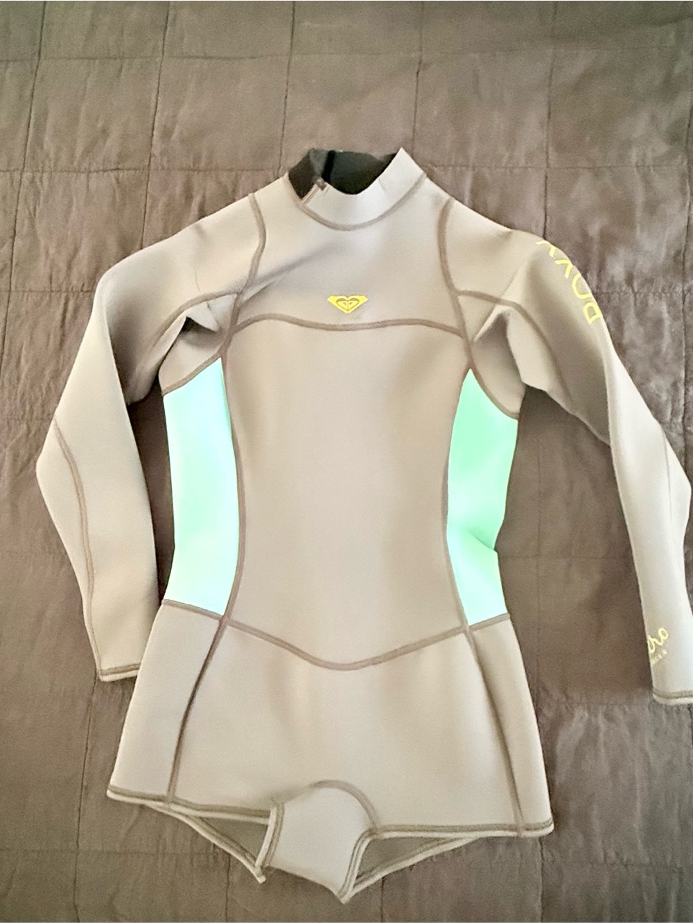 Roxy Girls' Long-Sleeve Shorty Wetsuit - Taupe with Mint Panels